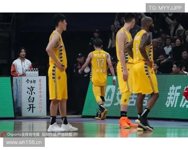 篮球裁判如何识别假摔动作与判定标准详解